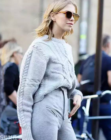 毛衣粘上口香糖怎么辦？巧妙運(yùn)用身邊物