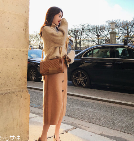 毛衣粘上老鼠膠怎么辦？千萬不要強(qiáng)力拉扯