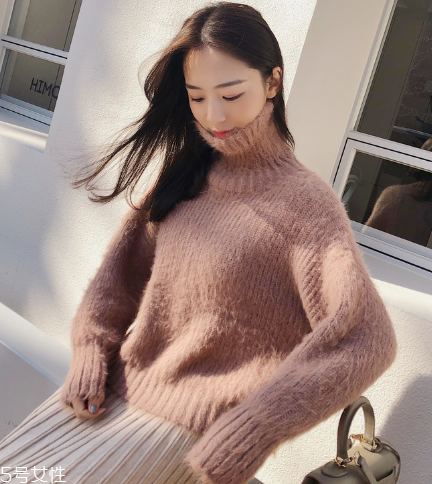 毛衣粘了碎頭發(fā)怎么辦？巧妙利用透明膠帶