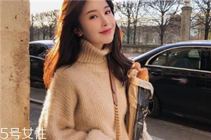 毛衣粘了碎頭發(fā)怎么辦？巧妙利用透明膠帶