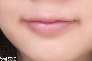 唇彩怎么涂？按照步驟涂抹