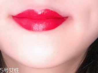 唇彩怎么涂？按照步驟涂抹