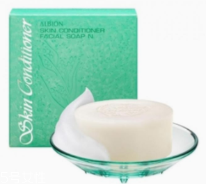 沒有卸妝水怎么卸妝？食用油+洗面奶也能搞定