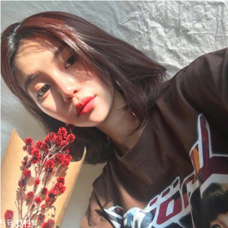 齊肩直發(fā)染什么顏色好看？簡單好看的齊肩發(fā)扎法