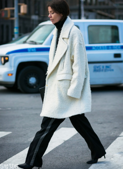 闊腿褲冬天怎么搭配？過一個時髦的冬天