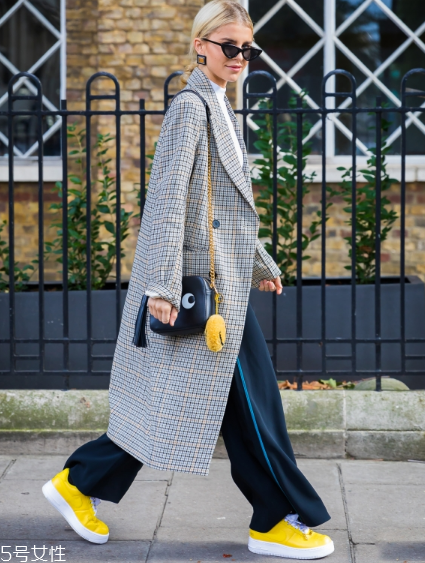 闊腿褲冬天怎么搭配？過一個時髦的冬天