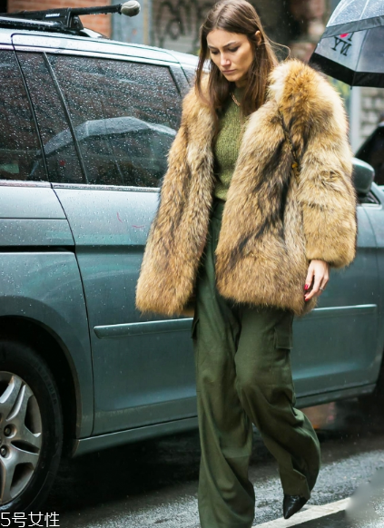 闊腿褲冬天怎么搭配？過一個時髦的冬天