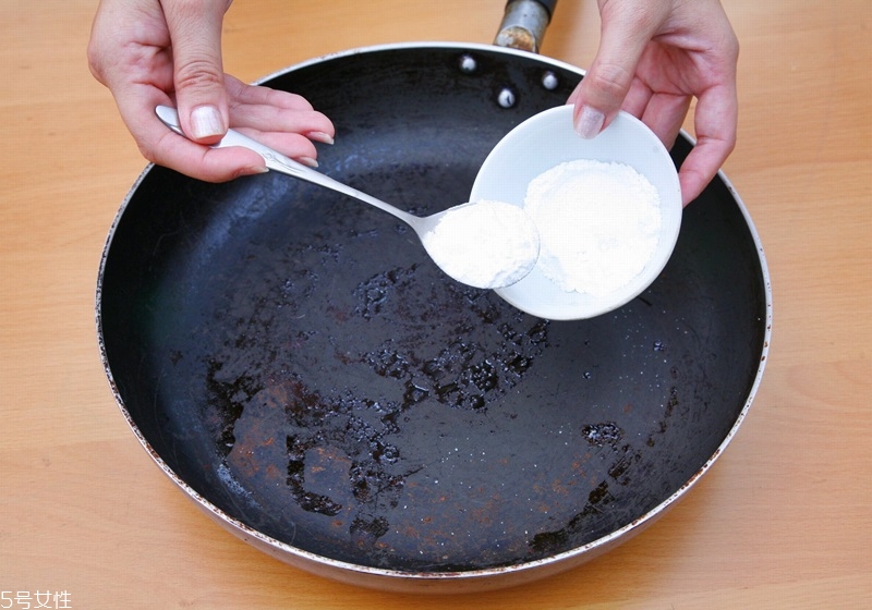 鍋底燒焦了怎么清洗 5個(gè)洗鍋底的妙招 鍋底燒焦了怎么清洗 5個(gè)洗鍋底的妙招