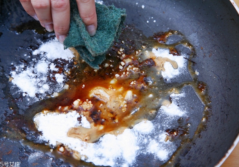 鍋底燒焦了怎么清洗 5個(gè)洗鍋底的妙招 鍋底燒焦了怎么清洗 5個(gè)洗鍋底的妙招