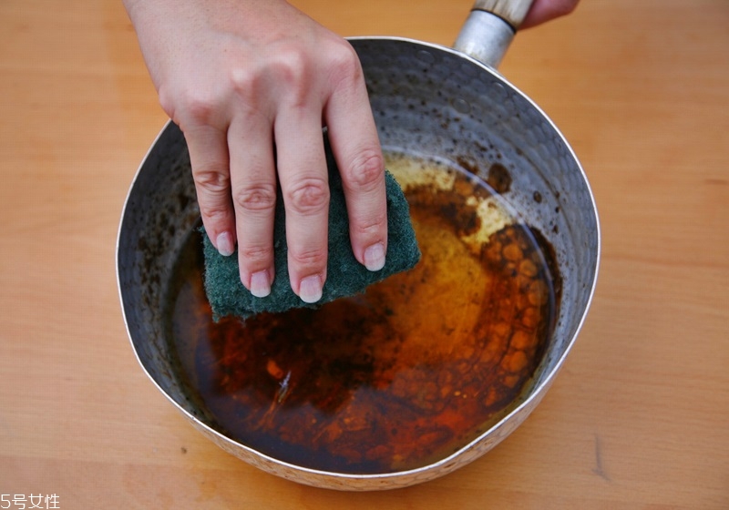 鍋底燒焦了怎么清洗 5個(gè)洗鍋底的妙招 鍋底燒焦了怎么清洗 5個(gè)洗鍋底的妙招