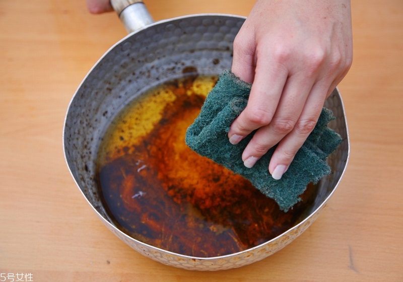 鍋底燒焦了怎么清洗 5個(gè)洗鍋底的妙招 鍋底燒焦了怎么清洗 5個(gè)洗鍋底的妙招