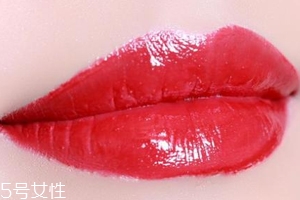 怎么涂口紅不顯唇紋？關(guān)鍵是做好打底