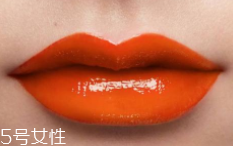 怎么涂口紅不顯唇紋？關(guān)鍵是做好打底