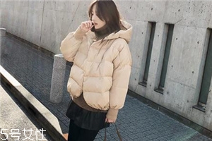 短款羽絨服怎么搭配？小個子女生的顯高利器