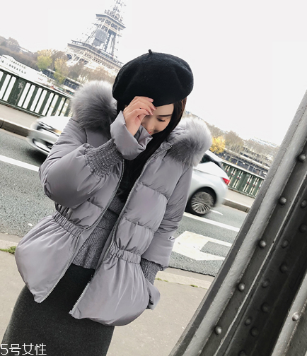 短款羽絨服怎么搭配？小個子女生的顯高利器