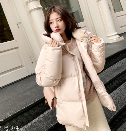 短款羽絨服怎么搭配？小個子女生的顯高利器