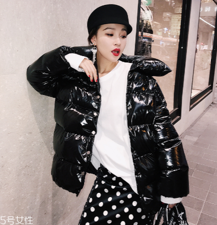 短款羽絨服怎么搭配？小個子女生的顯高利器