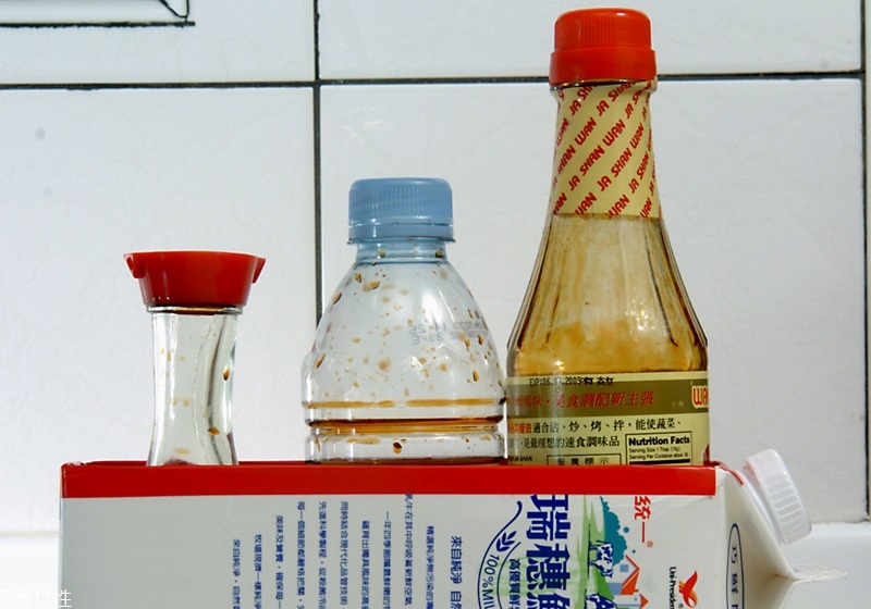 廚房總是很油膩怎么辦 去油解膩的9個(gè)妙招 廚房總是很油膩怎么辦 去油解膩的9個(gè)妙招