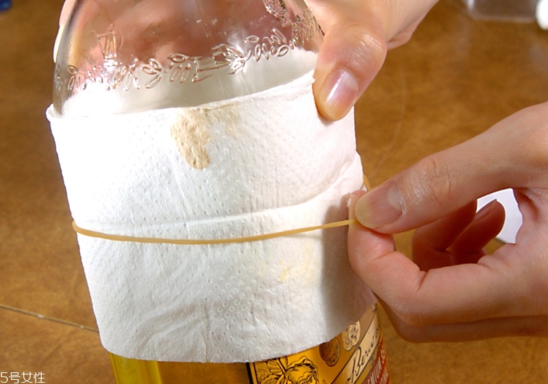 廚房總是很油膩怎么辦 去油解膩的9個(gè)妙招 廚房總是很油膩怎么辦 去油解膩的9個(gè)妙招