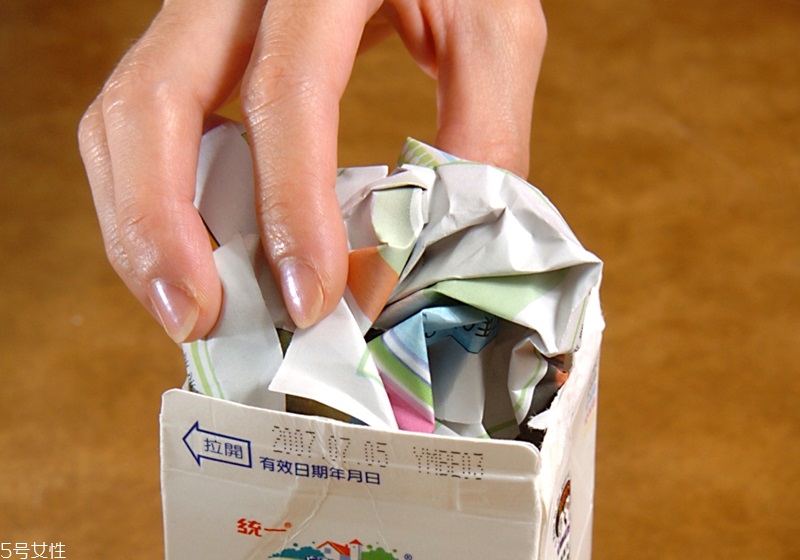 廚房總是很油膩怎么辦 去油解膩的9個(gè)妙招 廚房總是很油膩怎么辦 去油解膩的9個(gè)妙招