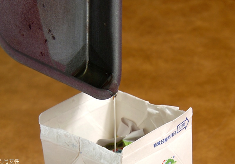 廚房總是很油膩怎么辦 去油解膩的9個(gè)妙招 廚房總是很油膩怎么辦 去油解膩的9個(gè)妙招