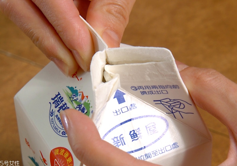 廚房總是很油膩怎么辦 去油解膩的9個(gè)妙招 廚房總是很油膩怎么辦 去油解膩的9個(gè)妙招