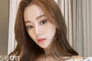 凌亂小卷中長(zhǎng)發(fā)怎么弄好看？超美的凌亂小卷中長(zhǎng)發(fā)