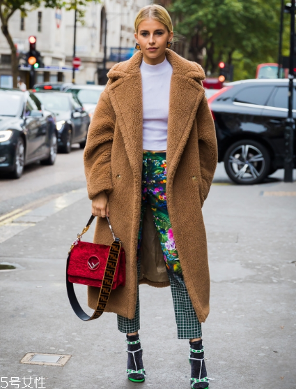 皮草搭配什么鞋子好看？四款鞋子搭配任你選