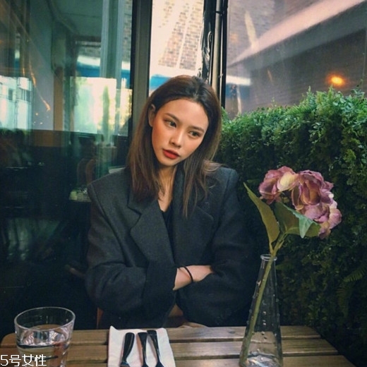 齊肩直發(fā)染什么顏色好看？簡單好看的齊肩發(fā)扎法