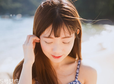 2022最流行的發(fā)色顯白？不同膚色適合不同發(fā)色