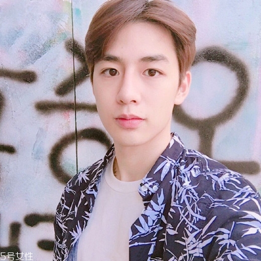 2022最流行發(fā)型顏色男生？男生潮流發(fā)型