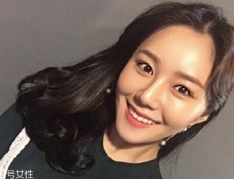 凌亂小卷中長(zhǎng)發(fā)怎么弄好看？超美的凌亂小卷中長(zhǎng)發(fā)