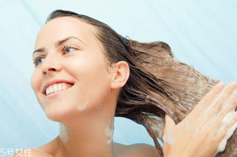 掉頭發(fā)用哪種洗發(fā)水好？姜水洗頭能生發(fā)