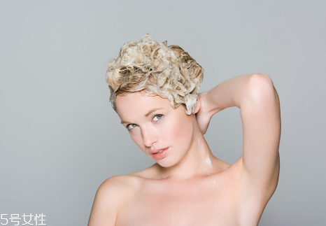 怎么用洗發(fā)水不會脫發(fā)？拯救掉發(fā)星人