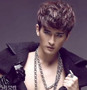 2022最流行發(fā)型顏色男生？男生潮流發(fā)型