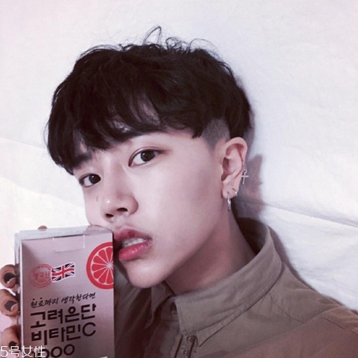 2022最流行發(fā)型顏色男生？男生潮流發(fā)型