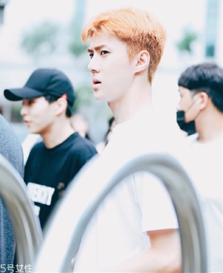 2022最流行發(fā)型顏色男生？男生潮流發(fā)型