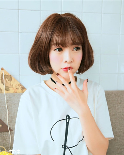 小個(gè)子女生適合什么發(fā)型？蓬松隨意效果