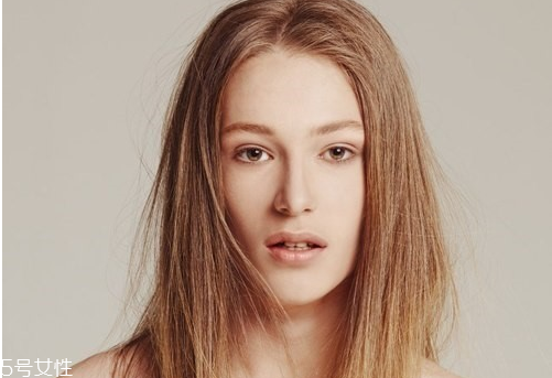 2022最流行的發(fā)色顯白？不同膚色適合不同發(fā)色