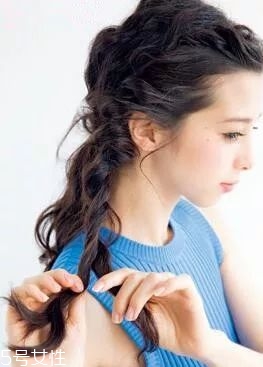 女生冬天長(zhǎng)發(fā)怎么編好看？長(zhǎng)發(fā)妹紙才懂得的痛