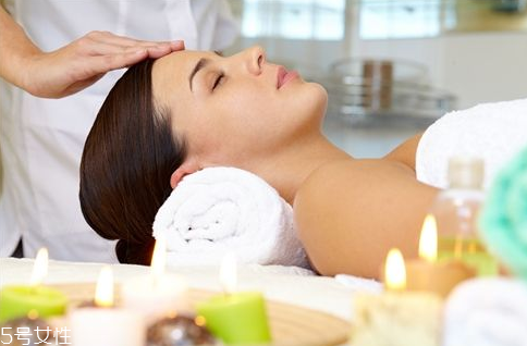 冬天頭發(fā)干燥怎么辦？試試給頭發(fā)做水療