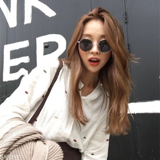 凌亂小卷中長(zhǎng)發(fā)怎么弄好看？超美的凌亂小卷中長(zhǎng)發(fā)