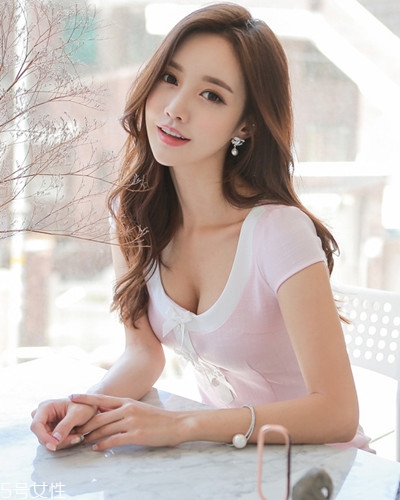 小個(gè)子女生適合什么發(fā)型？蓬松隨意效果