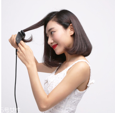 直發(fā)怎么弄卷發(fā)？直發(fā)夾板可以弄內(nèi)扣