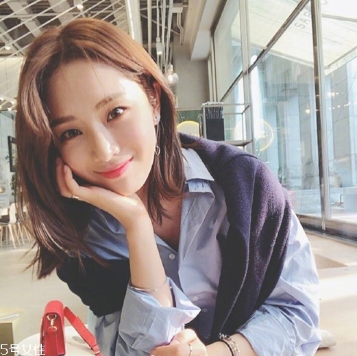 齊肩直發(fā)染什么顏色好看？簡單好看的齊肩發(fā)扎法