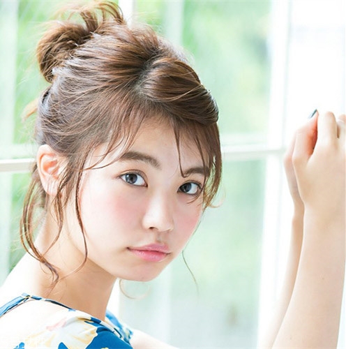 圓臉妹子怎么扎丸子頭好看？根據(jù)臉型選發(fā)型