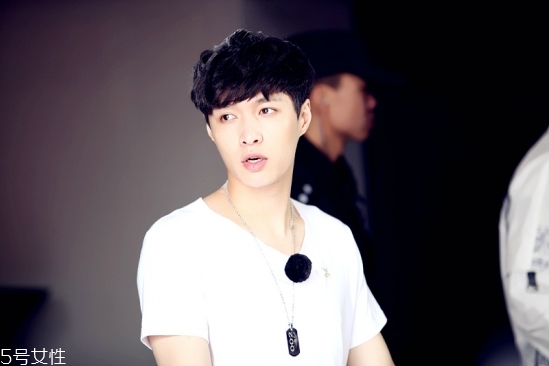 2018男生流行什么發(fā)型款式？2018男生染發(fā)顏色推薦