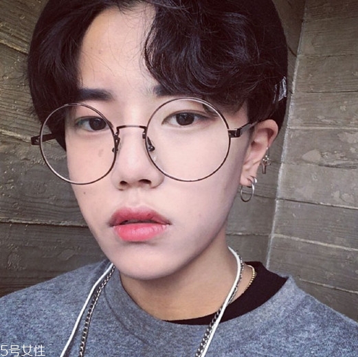 2022最流行發(fā)型顏色男生？男生潮流發(fā)型