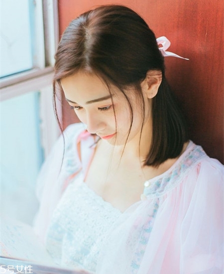 齊肩直發(fā)染什么顏色好看？簡(jiǎn)單好看的齊肩發(fā)扎法