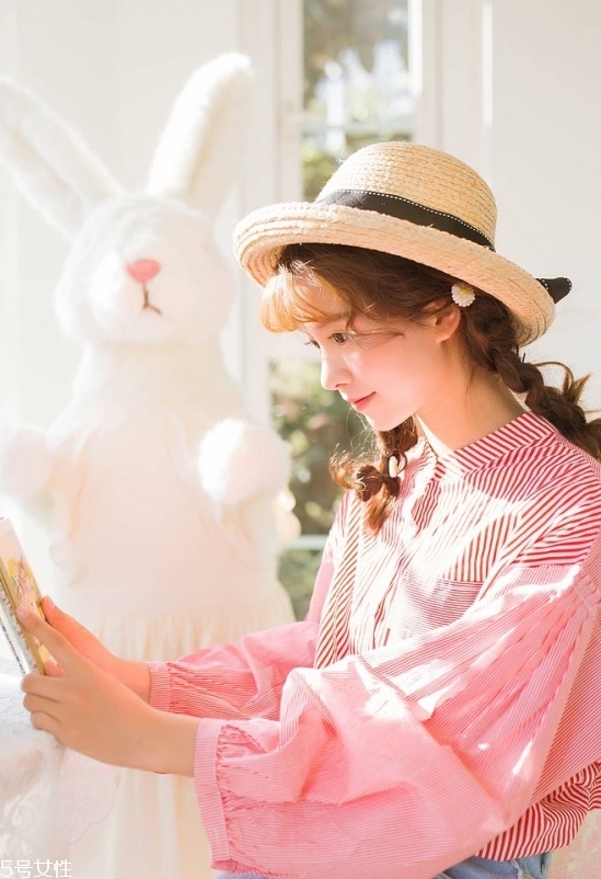 2018冬天流行什么發(fā)色？簡(jiǎn)單漂亮的披肩發(fā)